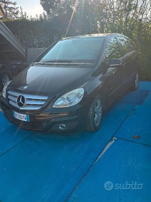 Nero Usata 2010 Mercedes B180 Monovolume | 2990 € (Super prezzo) - Immagine 1/4