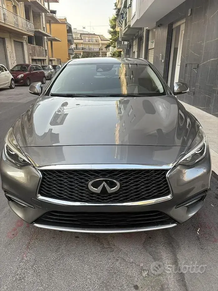 Usata Infiniti Q30 109 CV (80 kW) 2017 Grigio SUV