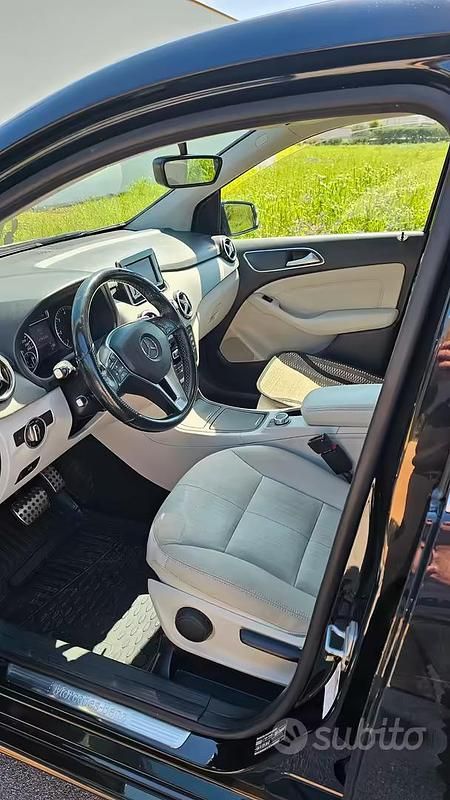Usata Mercedes B180 109 CV (80 kW) 2014 Nero Monovolume