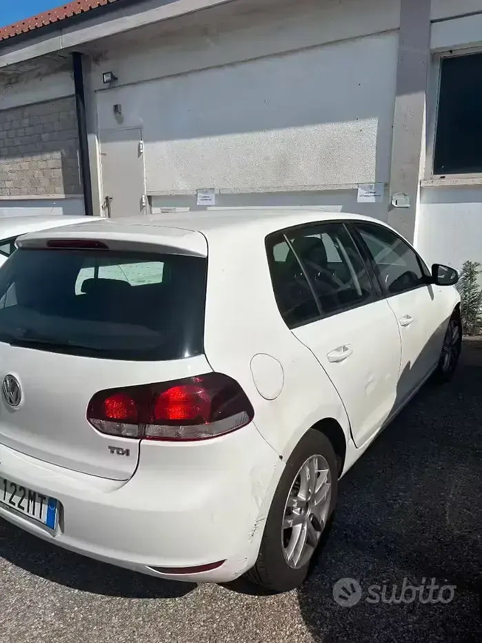 Usata VW Golf VI 105 CV (77 kW) 2011 Bianco Utilitaria