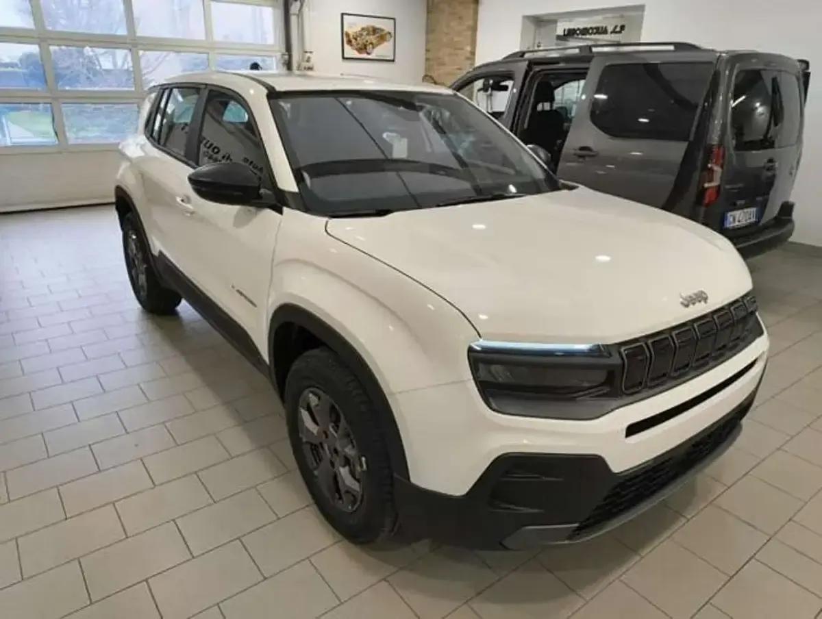 Nuova Jeep Avenger Longitude 101 CV (74 kW) 2026 Bianco SUV