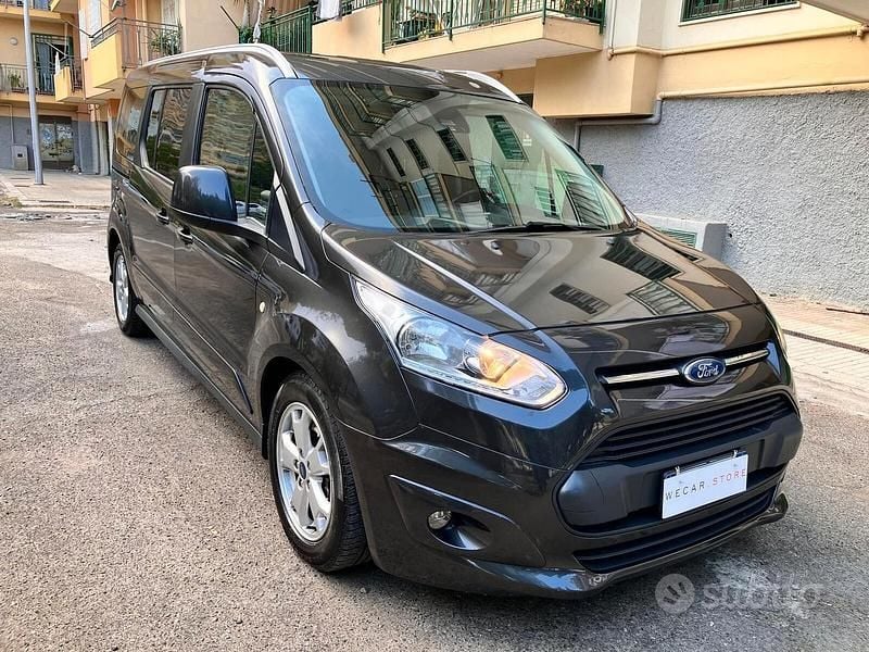 Usata Ford Tourneo Titanium 120 CV (88 kW) 2018 Grigio Monovolume