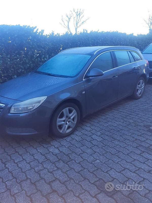 Grigio Usata 2009 Opel Insignia Station wagon | 2000 € (Buon prezzo) - Immagine 1/4