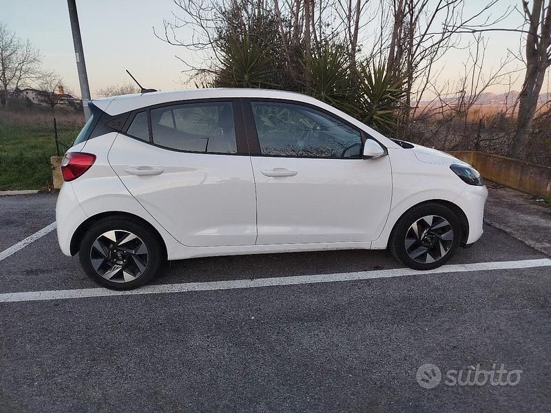 Usata Hyundai i10 Advanced 67 CV (49 kW) 2023 Bianco Utilitaria