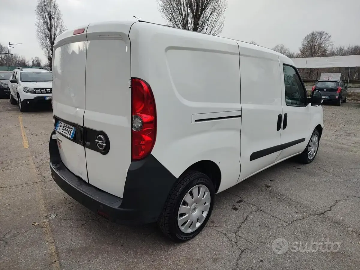 Usata Opel Combo 120 CV (88 kW) 2018 Bianco Monovolume