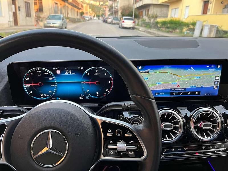 Usata Mercedes GLA200 150 CV (110 kW) 2020 Grigio SUV