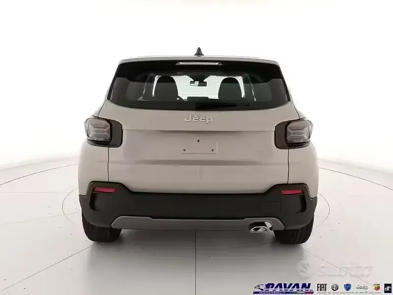 Nuova Jeep Avenger Longitude 101 CV (74 kW) 2026 Grigio SUV