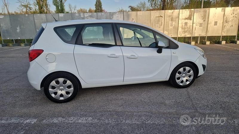 Usata Opel Meriva Cosmo 101 CV (74 kW) 2010 Bianco Monovolume