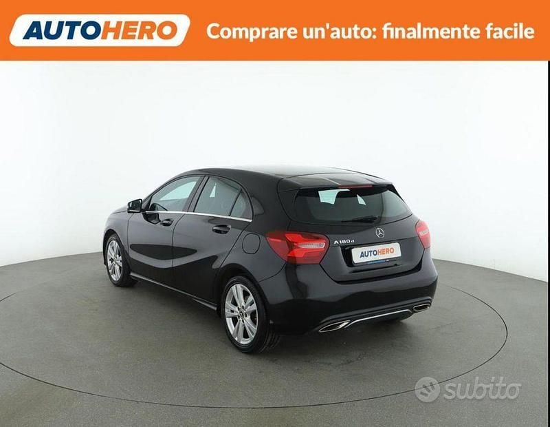 Usata Mercedes A180 Business 110 CV (80 kW) 2017 Nero Berlina