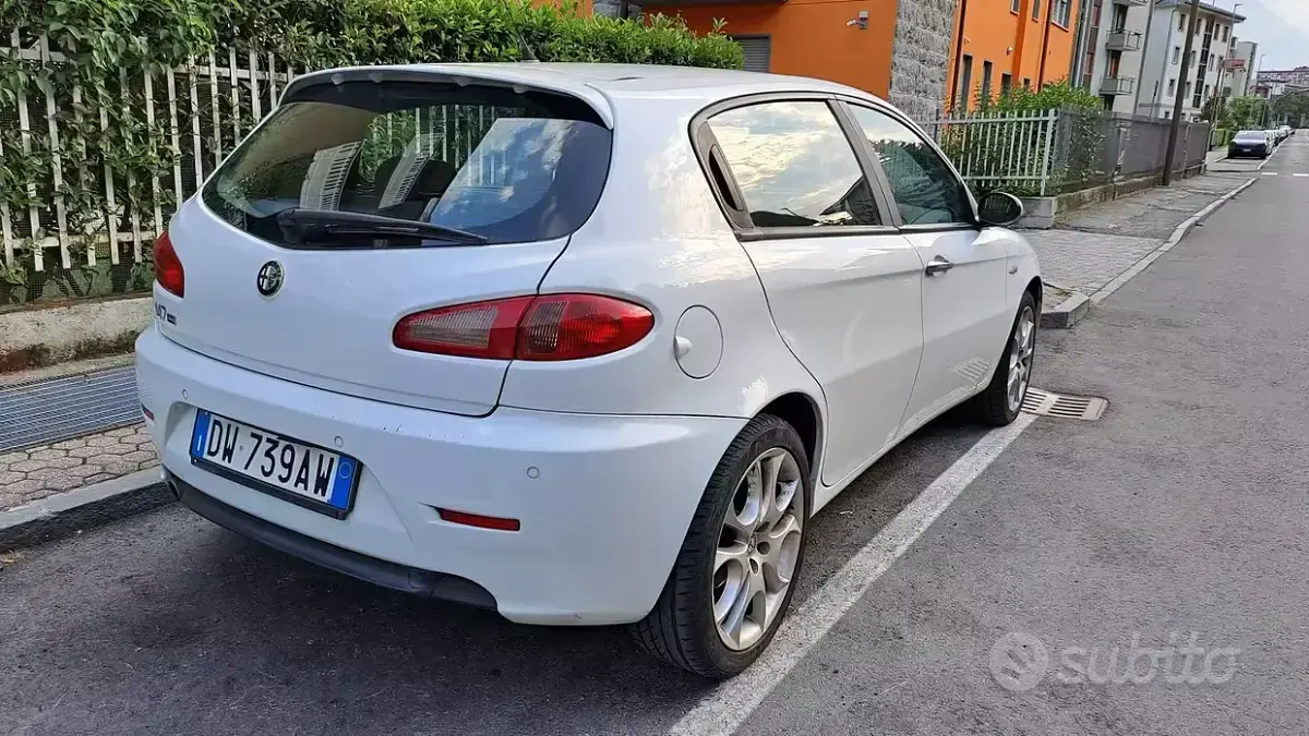 Usata Alfa Romeo 147 105 CV (77 kW) 2009 Bianco Utilitaria