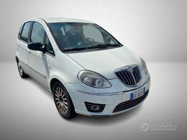 Usata Lancia Musa Gold 95 CV (69 kW) 2011 Bianco Monovolume