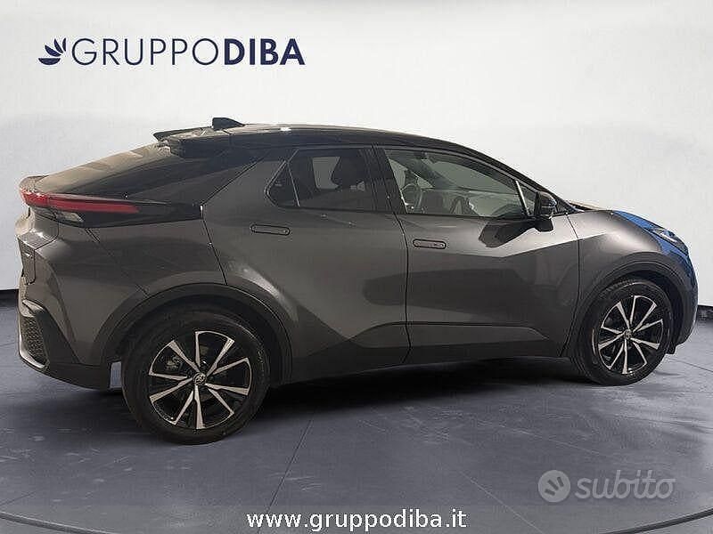 Usata Toyota C-HR Trend 140 CV (102 kW) 2024 Grigio SUV