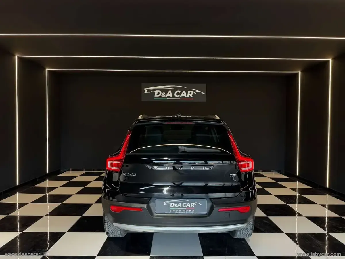 Usata Volvo XC40 129 CV (94 kW) 2022 Nero SUV