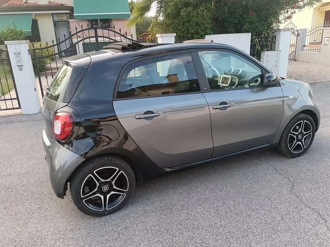 Usata Smart ForFour Exclusive 90 CV (66 kW) 2015 Nero Utilitaria
