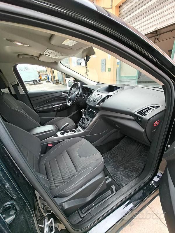 Usata Ford Kuga Titanium 140 CV (102 kW) 2014 Nero SUV