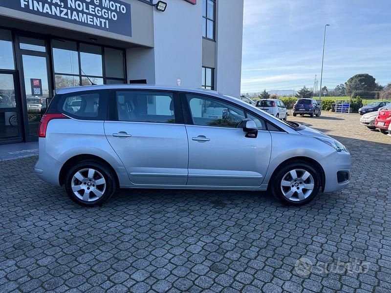 Usata Peugeot 5008 Active 114 CV (83 kW) 2015 Grigio Monovolume