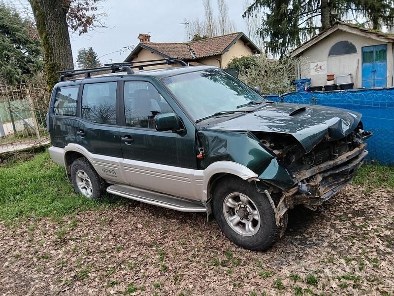 Usata Nissan Terrano SE 125 CV (91 kW) 1999 Verde SUV