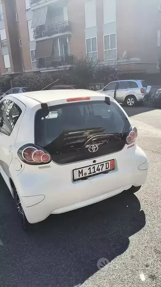 Usata Toyota Aygo 68 CV (50 kW) 2012 Bianco Utilitaria