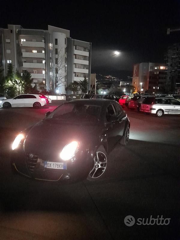 Usata 2011 Alfa Romeo MiTo Due volumi | 2500 € (Super prezzo) - Immagine 1/4
