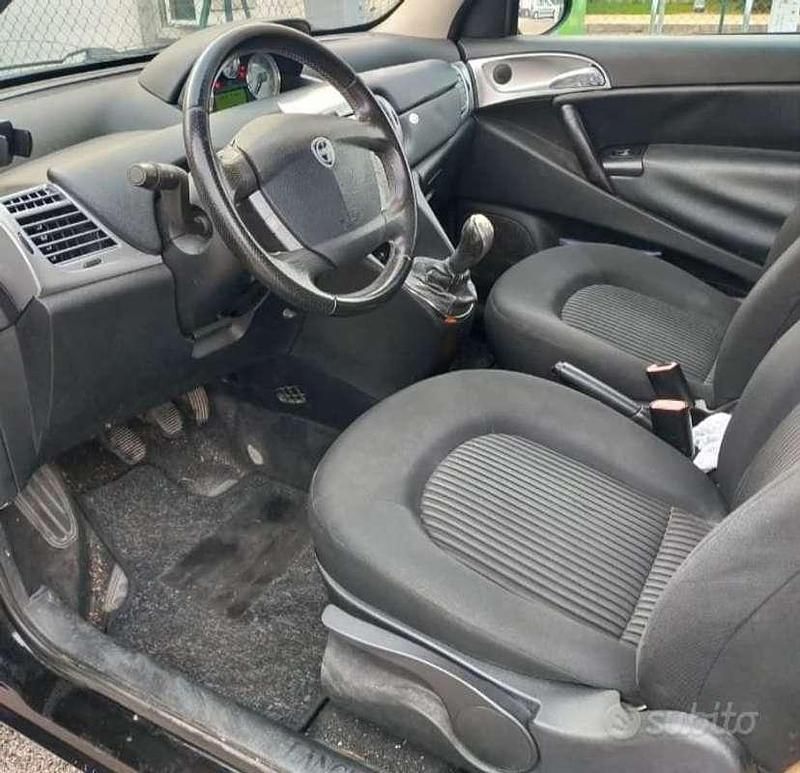 Usata Lancia Ypsilon 75 CV (55 kW) 2010 Nero Utilitaria