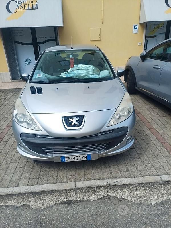 Grigio Usata 2011 Peugeot 206 Due volumi | 3000 € - Immagine 1/4