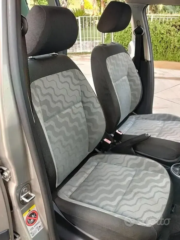 Usata Skoda Roomster Style 69 CV (50 kW) 2008 Grigio Monovolume