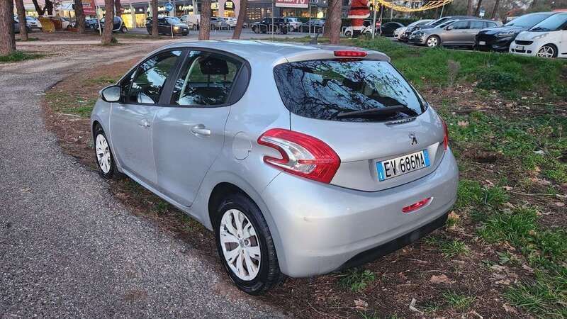 Usata Peugeot 208 Active 75 CV (55 kW) 2014 Other Utilitaria