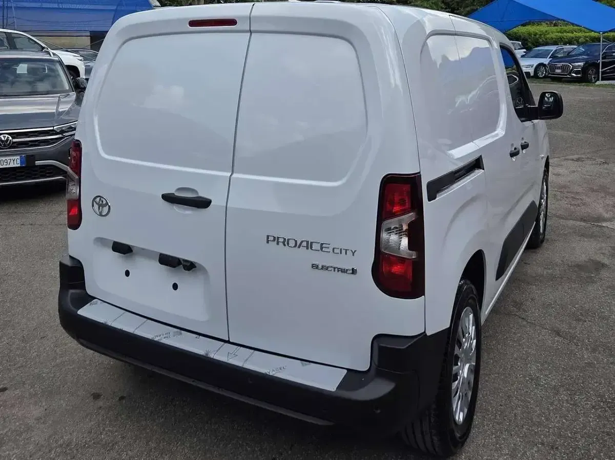Nuova Toyota Proace City City 61 kW (84 CV) 2025 Other Monovolume