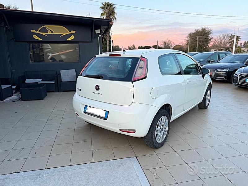 Usata Fiat Punto Evo Dynamic 77 CV (56 kW) 2012 Bianco Utilitaria
