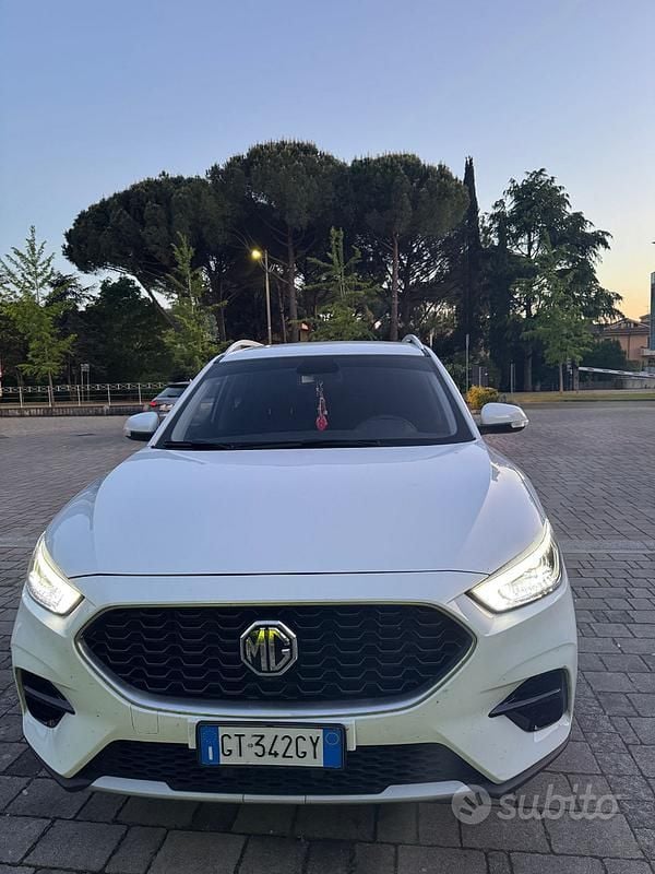 Usata MG ZS 106 CV (77 kW) 2024 Bianco Berlina
