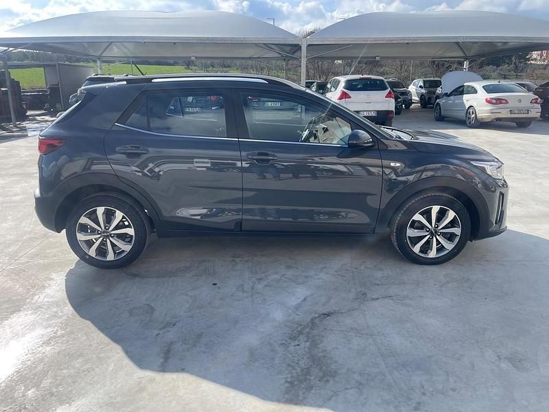 Usata Kia Stonic Style 100 CV (73 kW) 2021 Grigio SUV