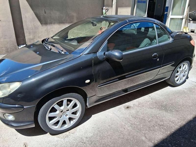 Usata Peugeot 206 CC 109 CV (80 kW) 2003 Nero Cabrio