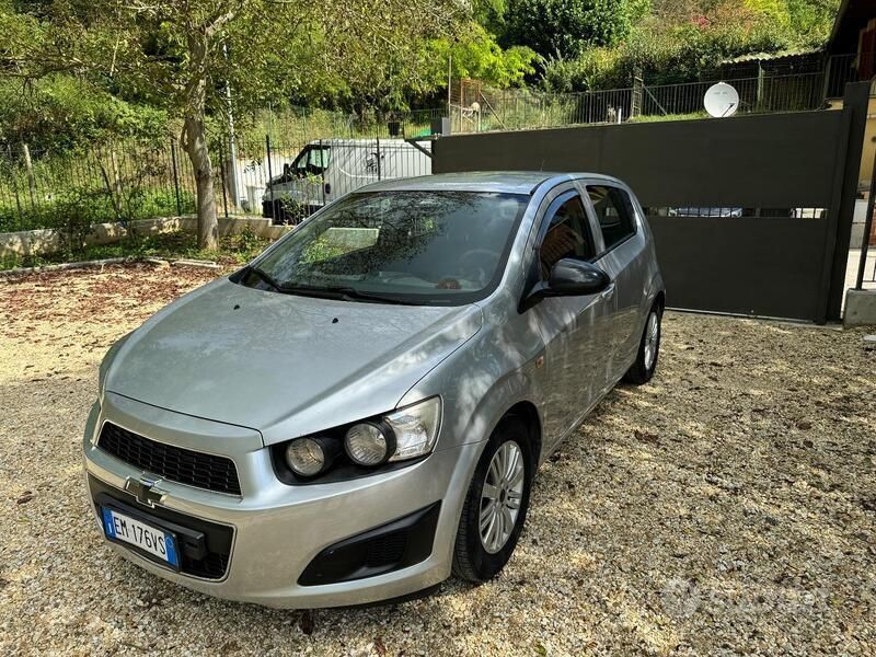 Grigio Usata 2012 Chevrolet Aveo Tre volumi | 4500 € - Immagine 1/4