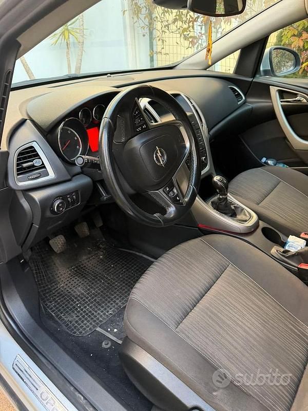 Usata Opel Astra 2010 Grigio Berlina