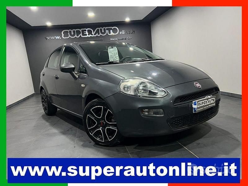 Usata Fiat Punto Lounge 95 CV (69 kW) 2019 Grigio scuro Berlina