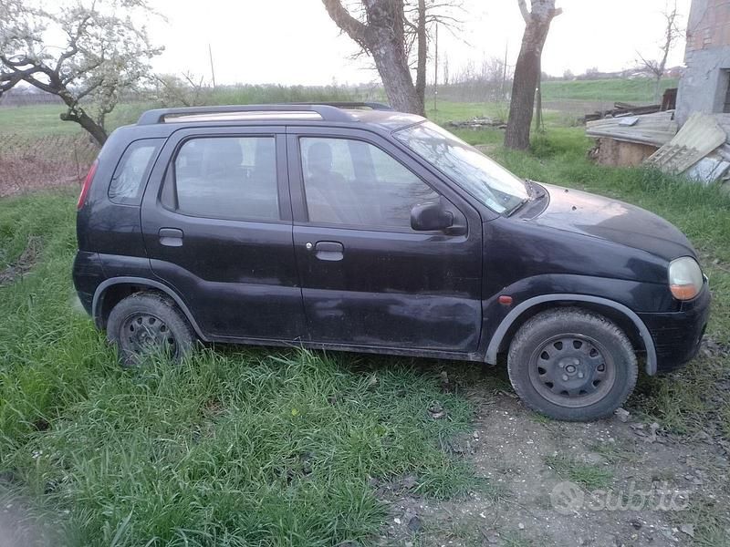 Usata Suzuki Ignis 83 CV (61 kW) 2001 Nero Utilitaria