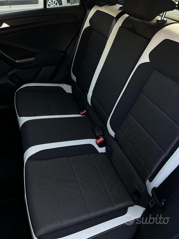 Usata VW T-Roc Advance 116 CV (85 kW) 2020 Nero SUV