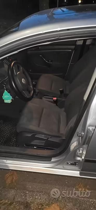 Usata VW Golf V 105 CV (77 kW) 2006 Utilitaria