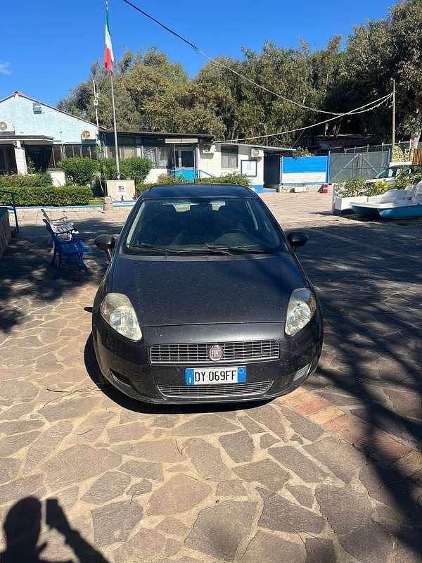 Usata 2009 Fiat Grande Punto Due volumi | 3500 € (Buon prezzo) - Immagine 1/4