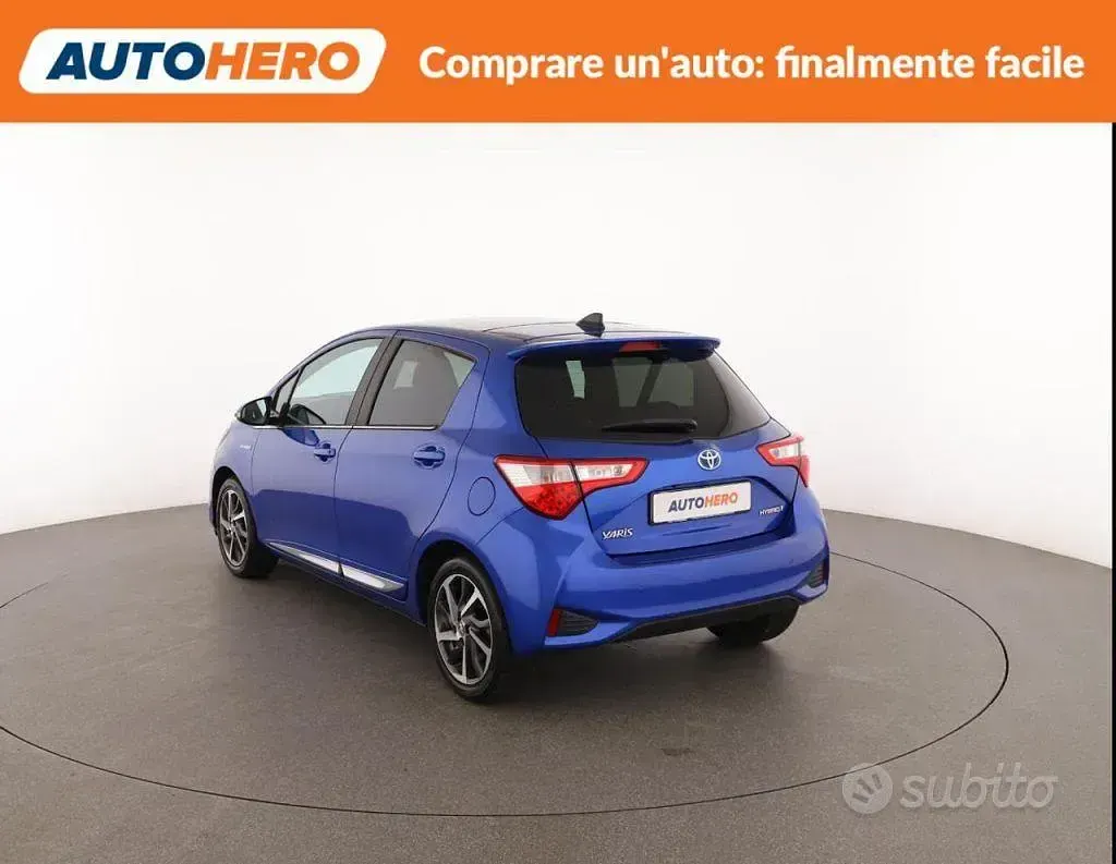 Usata Toyota Yaris Hybrid Style 73 CV (53 kW) 2017 Blu Berlina
