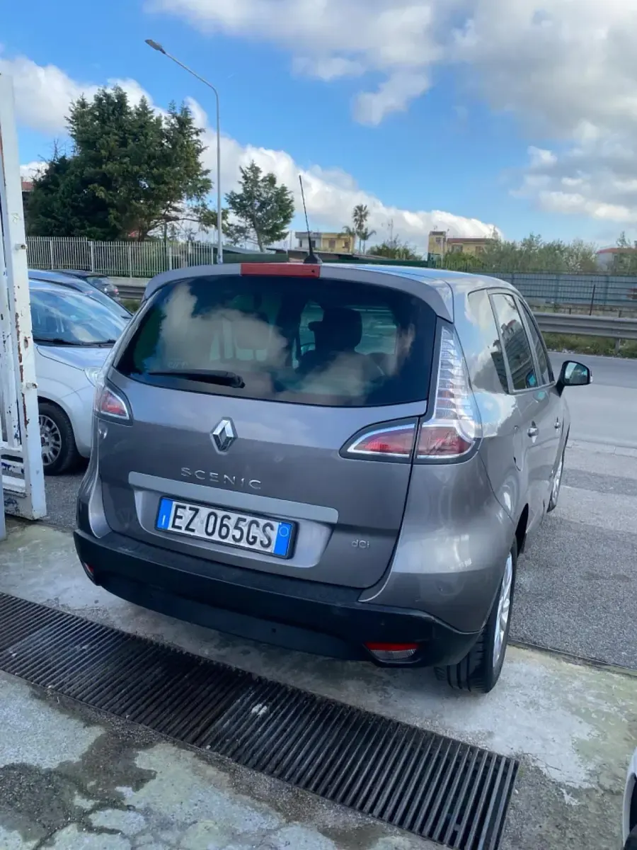 Usata Renault Scénic III 110 CV (80 kW) 2015 Grigio Monovolume