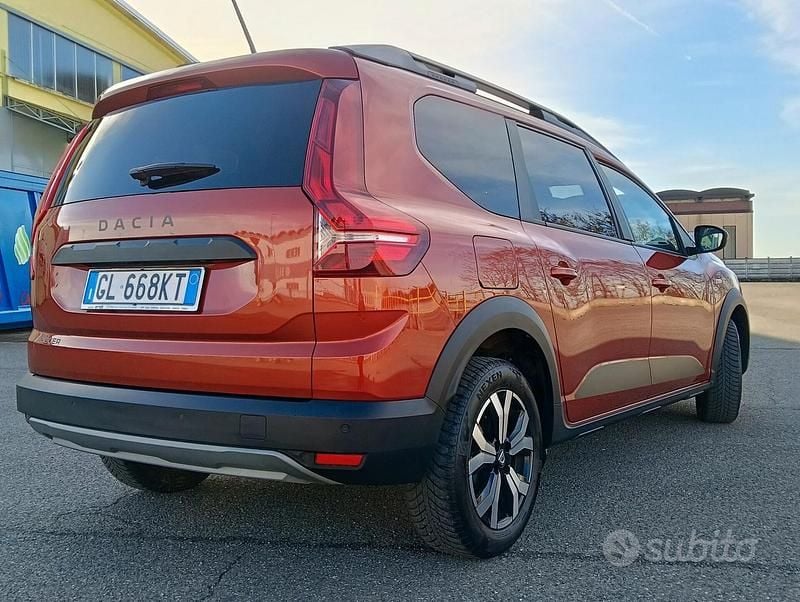 Usata Dacia Jogger Extreme 100 CV (73 kW) 2023 Arancione Monovolume
