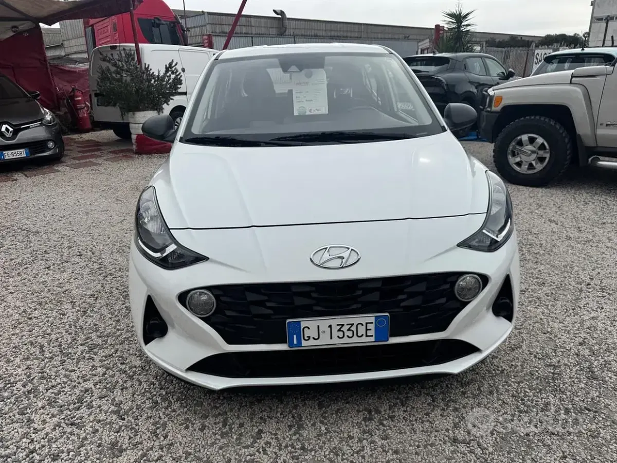Begagnad Hyundai i10 Advanced 67 HK (49 kW) 2022 Vit Halvkombi