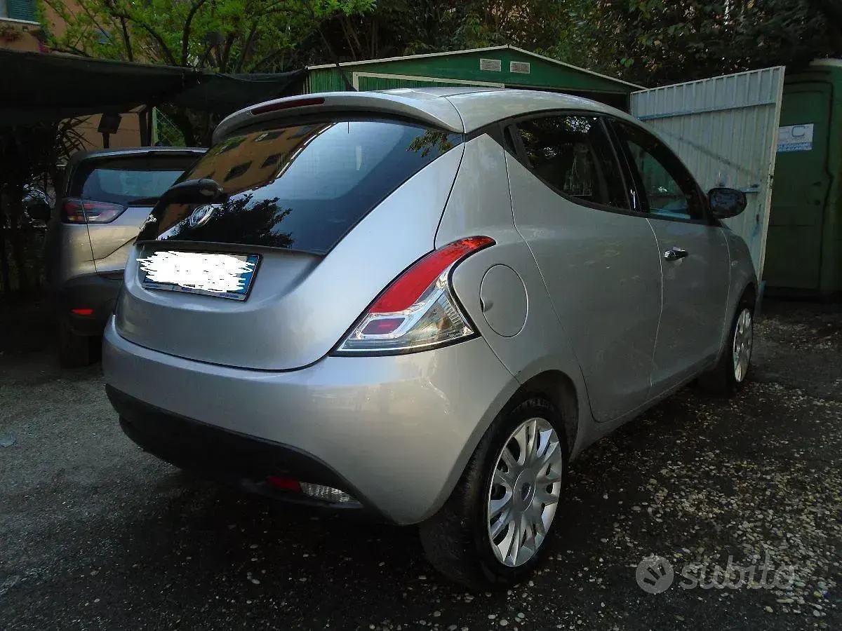 Usata Lancia Ypsilon 69 CV (50 kW) 2012 Grigio Utilitaria