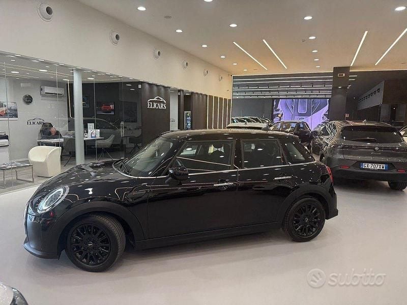 Usata Mini Cooper Classic 136 CV (100 kW) 2022 Nero metallizzato Utilitaria