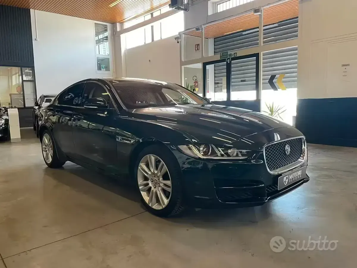 Usata Jaguar XF Prestige 179 CV (131 kW) 2016 Verde Berlina