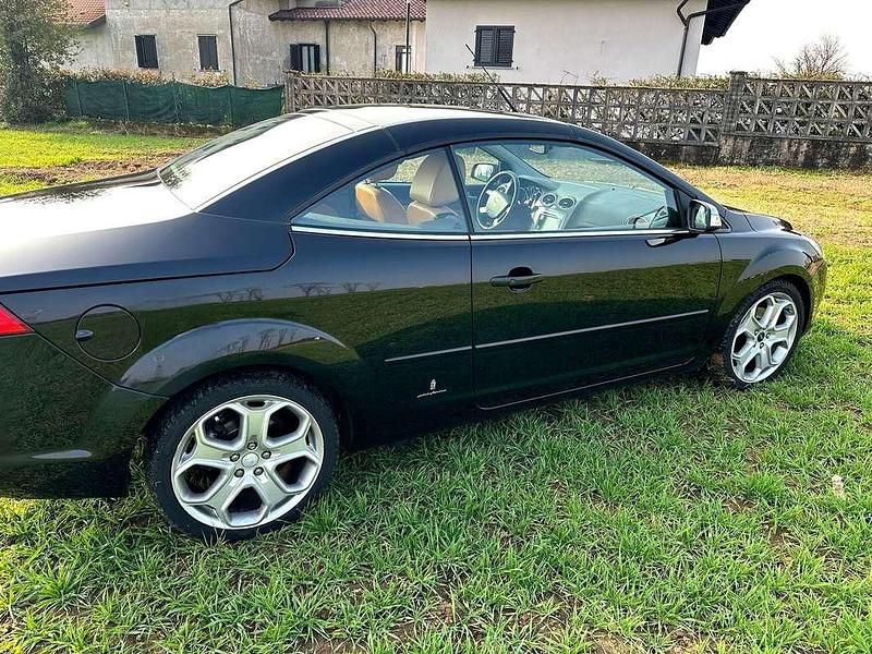 Usata Ford Focus Cabriolet Titanium 185 CV (136 kW) 2009 Nero Cabrio