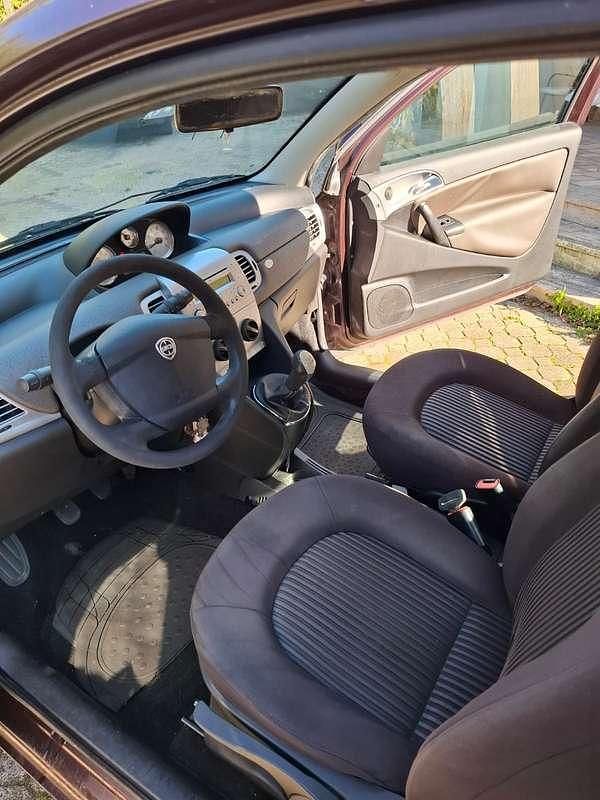 Usata Lancia Ypsilon 75 CV (55 kW) 2011 Lilla Utilitaria