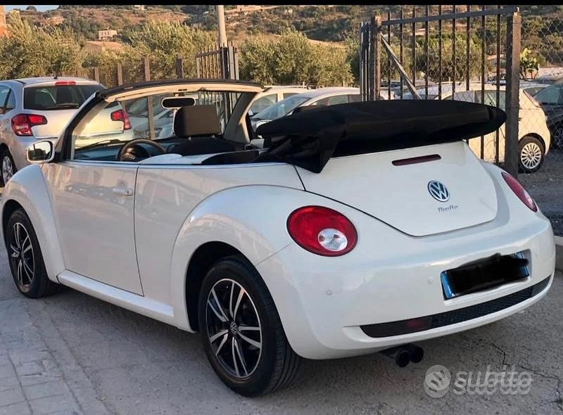 Usata VW New Beetle 105 CV (77 kW) 2006 Bianco Utilitaria