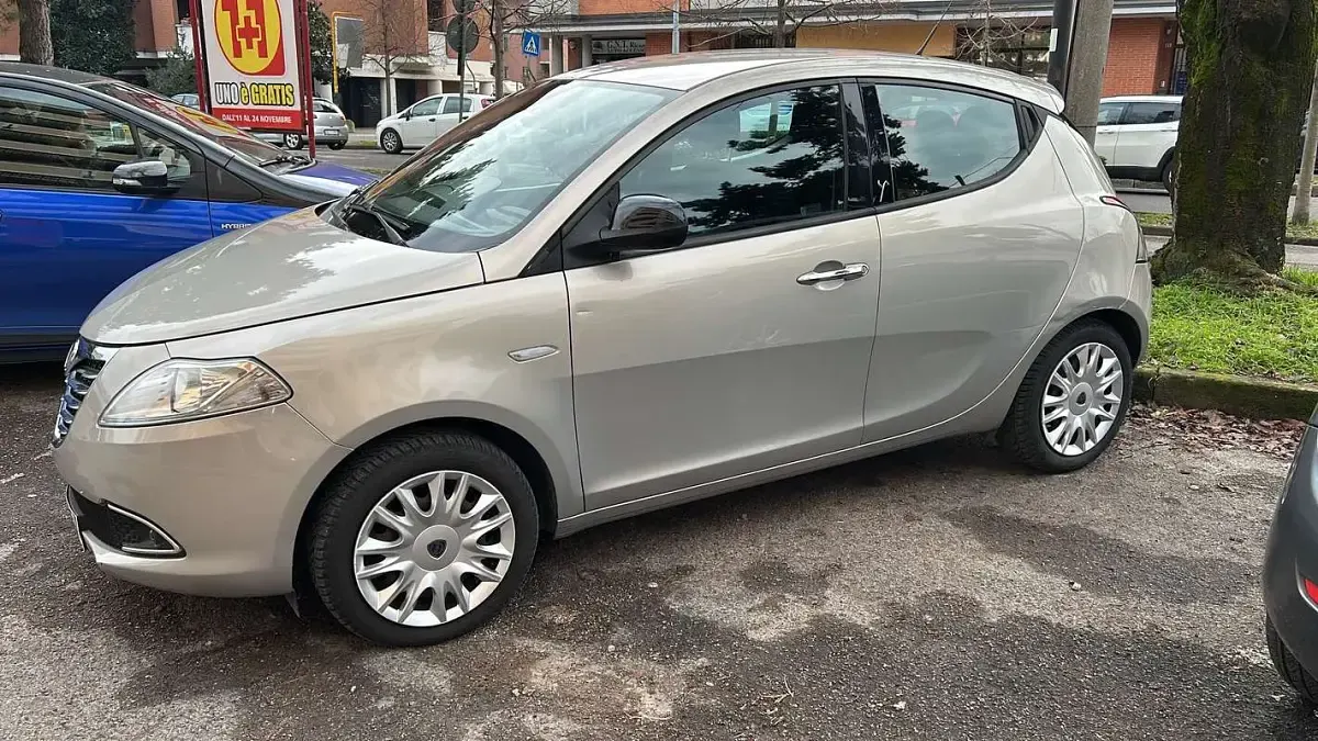 Usata Lancia Ypsilon Gold 69 CV (50 kW) 2011 Utilitaria